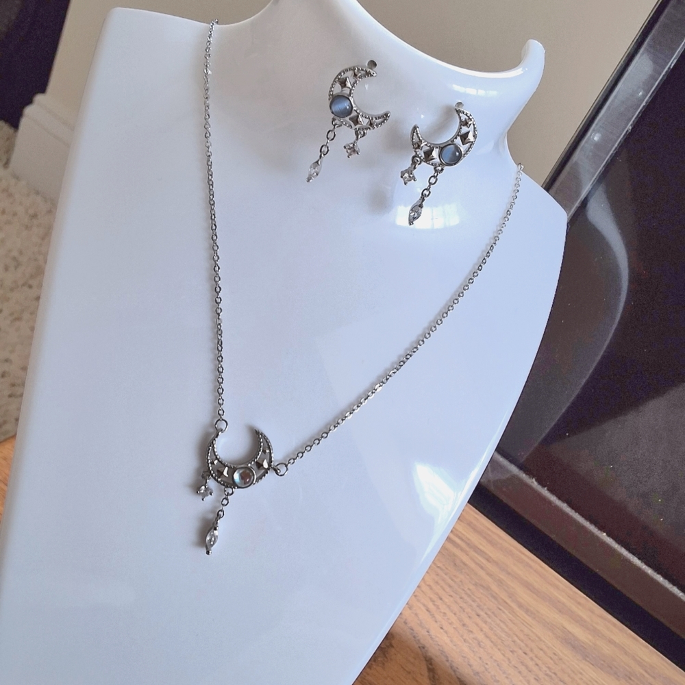 💥SALE💥Moon Hollowed Out Jewel & Rhinestone Necklace & Earring Set NEW